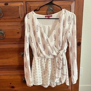 Saks Fifth Avenue Women’s lined romper size small Preloved